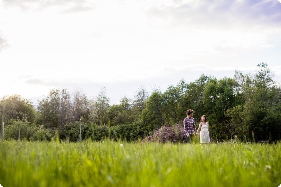 Kelowna-vintage-truck-engagement-session_heritage-orchard-photos63_by-Kevin-Trowbridge