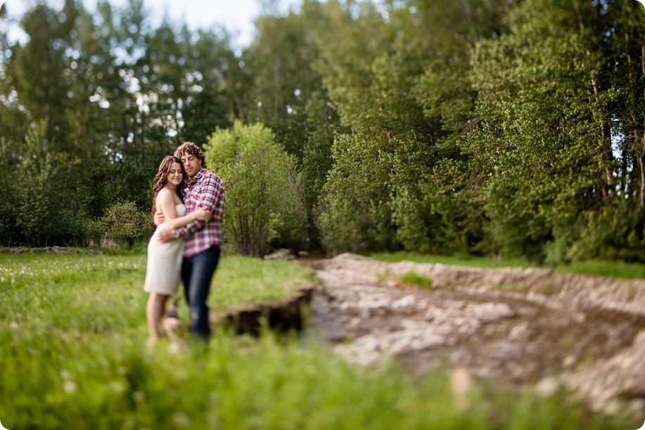 Kelowna-vintage-truck-engagement-session_heritage-orchard-photos67_by-Kevin-Trowbridge