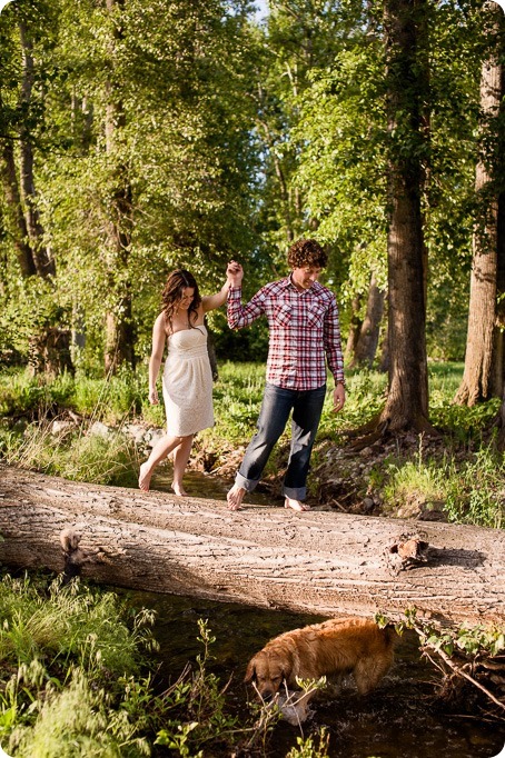 Kelowna-vintage-truck-engagement-session_heritage-orchard-photos76_by-Kevin-Trowbridge