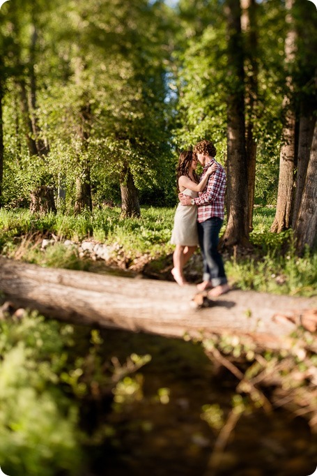 Kelowna-vintage-truck-engagement-session_heritage-orchard-photos77_by-Kevin-Trowbridge