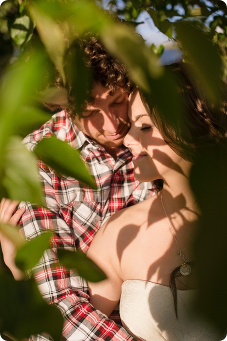 Kelowna-vintage-truck-engagement-session_heritage-orchard-photos80_by-Kevin-Trowbridge