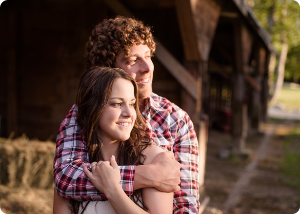 Kelowna-vintage-truck-engagement-session_heritage-orchard-photos85_by-Kevin-Trowbridge