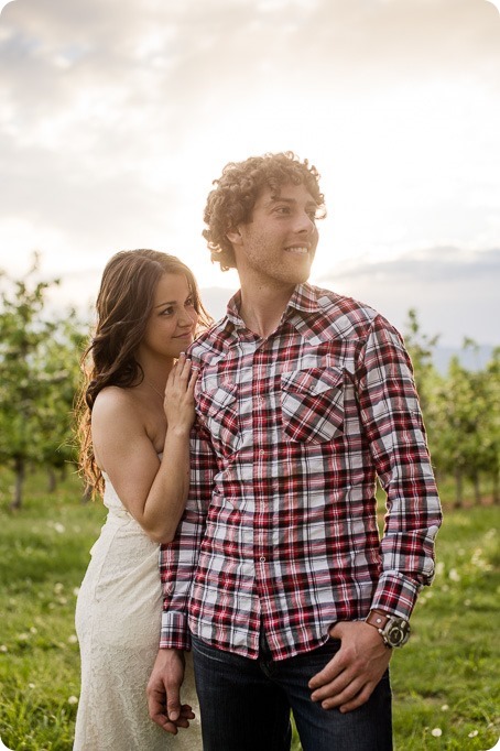 Kelowna-vintage-truck-engagement-session_heritage-orchard-photos89_by-Kevin-Trowbridge