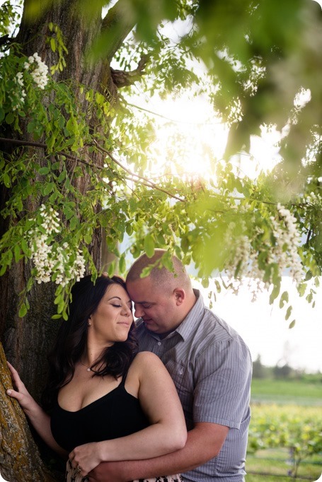 Okanagan-Centre-engagement-session_vineyard-lake-portraits_04_by-Kevin-Trowbridge