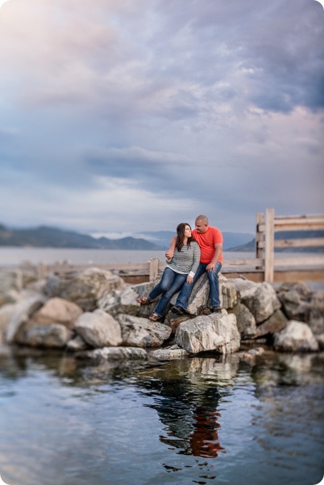 Okanagan-Centre-engagement-session_vineyard-lake-portraits_107_by-Kevin-Trowbridge