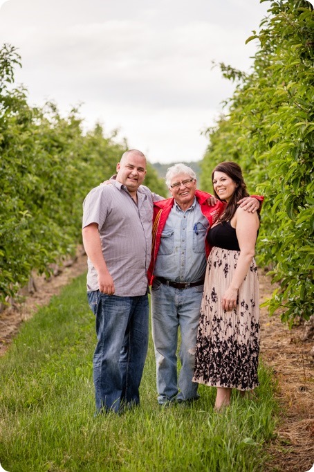 Okanagan-Centre-engagement-session_vineyard-lake-portraits_64_by-Kevin-Trowbridge