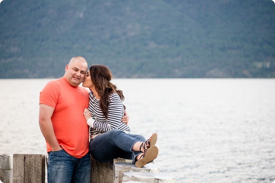 Okanagan-Centre-engagement-session_vineyard-lake-portraits_78_by-Kevin-Trowbridge