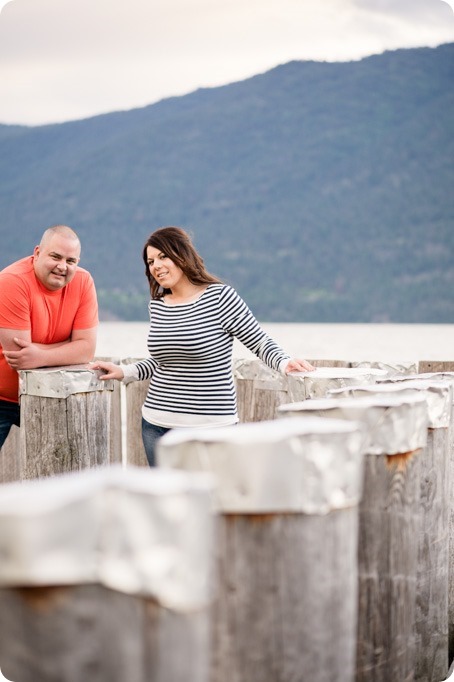 Okanagan-Centre-engagement-session_vineyard-lake-portraits_80_by-Kevin-Trowbridge