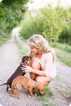 farm-engagement-session_dachshund-dogs_Okanagan_16_by-Kevin-Trowbridge