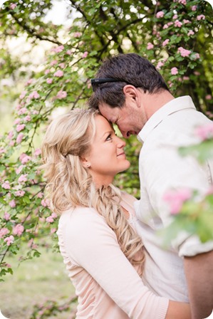 farm-engagement-session_dachshund-dogs_Okanagan_26_by-Kevin-Trowbridge