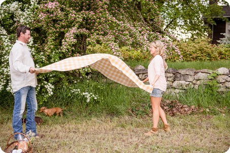 farm-engagement-session_dachshund-dogs_Okanagan_44_by-Kevin-Trowbridge