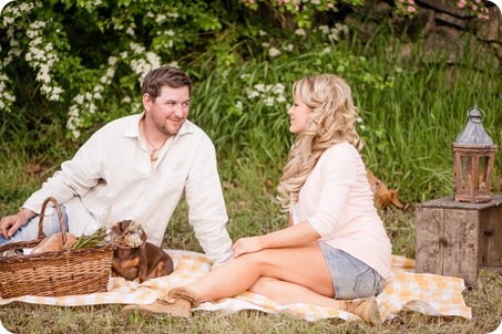 farm-engagement-session_dachshund-dogs_Okanagan_48_by-Kevin-Trowbridge