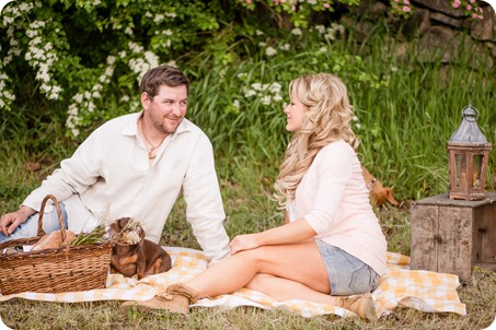 farm-engagement-session_dachshund-dogs_Okanagan_48_by-Kevin-Trowbridge