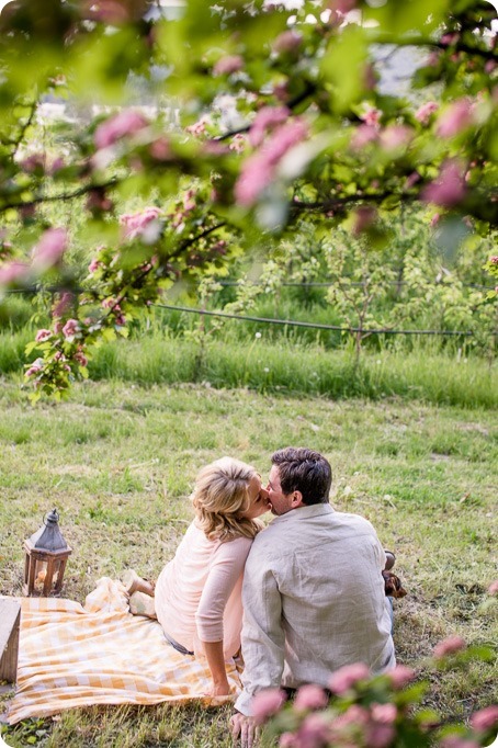 farm-engagement-session_dachshund-dogs_Okanagan_59_by-Kevin-Trowbridge