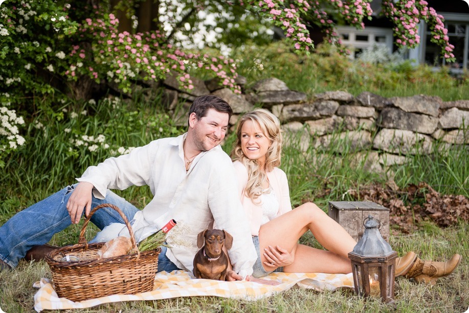 farm-engagement-session_dachshund-dogs_Okanagan_63_by-Kevin-Trowbridge