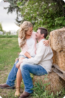 farm-engagement-session_dachshund-dogs_Okanagan_85_by-Kevin-Trowbridge