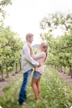 farm-engagement-session_dachshund-dogs_Okanagan_95_by-Kevin-Trowbridge