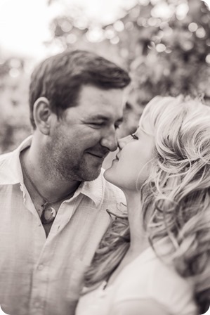 farm-engagement-session_dachshund-dogs_Okanagan_98_by-Kevin-Trowbridge