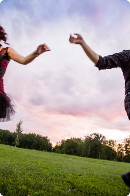 kelowna-engagement-session_dancing-portraits111_by-Kevin-Trowbridge