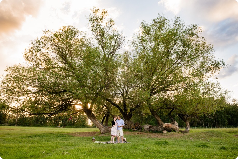 kelowna-engagement-session_dancing-portraits37_by-Kevin-Trowbridge