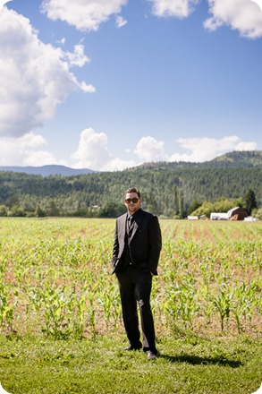 Armstrong-Okanagan-wedding_country-farm_30_by-Kevin-Trowbridge