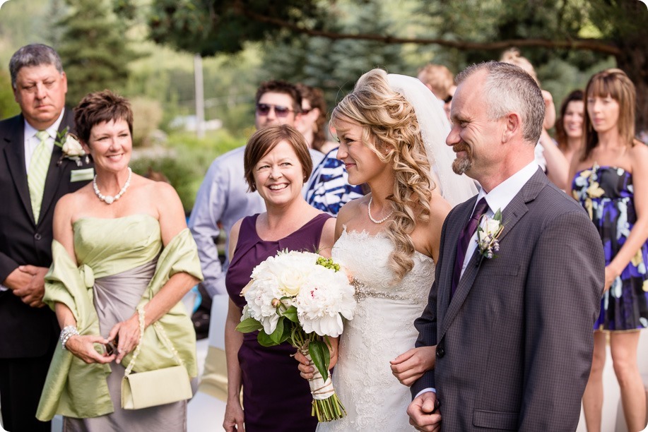 Armstrong-Okanagan-wedding_country-farm_51_by-Kevin-Trowbridge