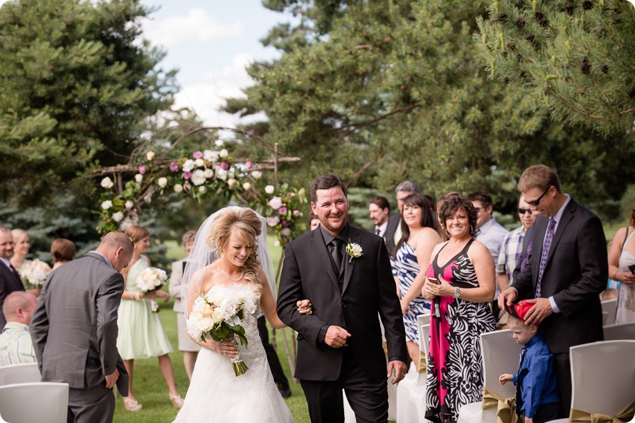 Armstrong-Okanagan-wedding_country-farm_69_by-Kevin-Trowbridge