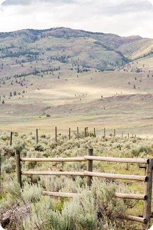 Okanagan-desert-engagement-session_sunset-couples-portraits_02_by-Kevin-Trowbridge