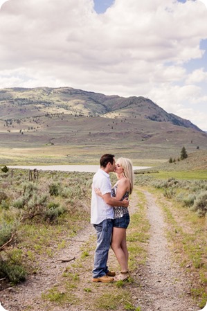 Okanagan-desert-engagement-session_sunset-couples-portraits_04_by-Kevin-Trowbridge