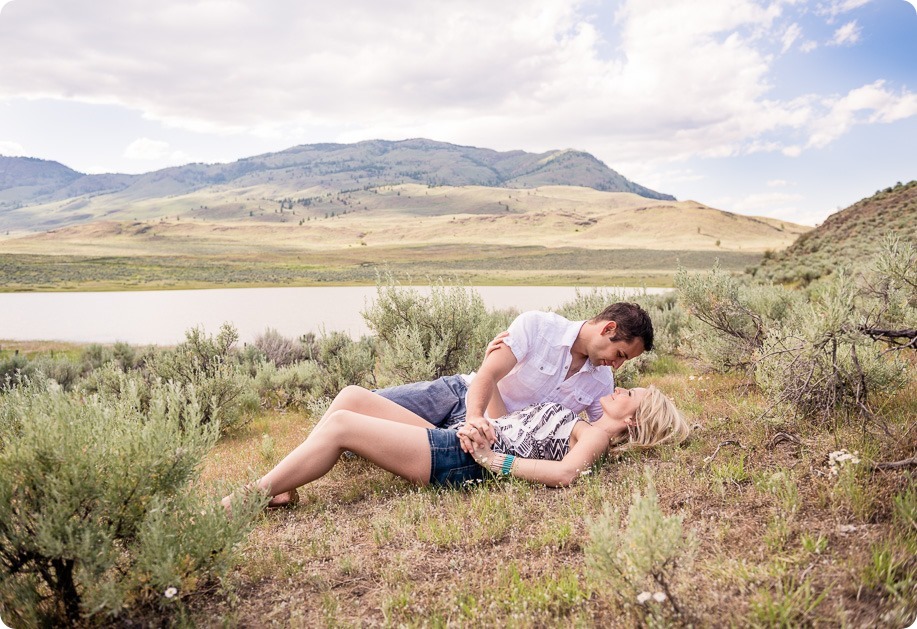 Okanagan-desert-engagement-session_sunset-couples-portraits_51_by-Kevin-Trowbridge