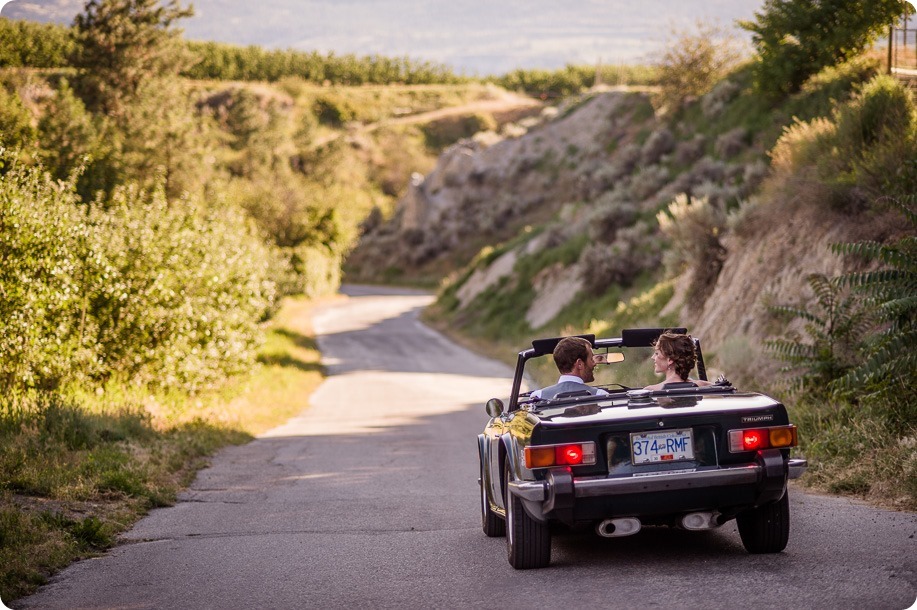 Naramata-wedding-photography_Apple-DOr_vineyard_131_by-Kevin-Trowbridge