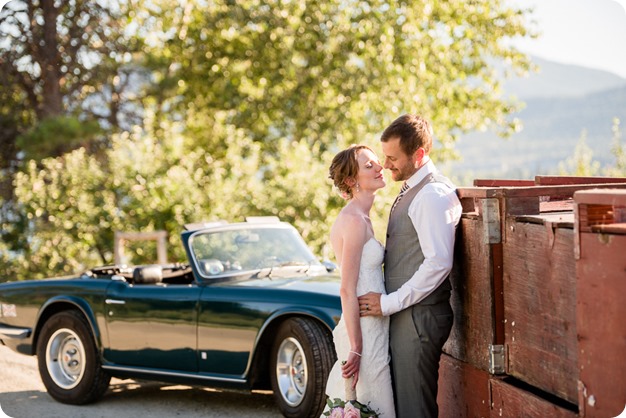 Naramata-wedding-photography_Apple-DOr_vineyard_151_by-Kevin-Trowbridge