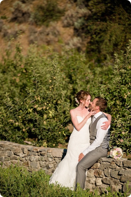 Naramata-wedding-photography_Apple-DOr_vineyard_162_by-Kevin-Trowbridge