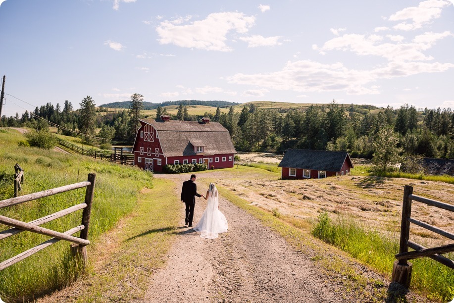 Sparkling-Hill-wedding_Okanagan_106_by-Kevin-Trowbridge