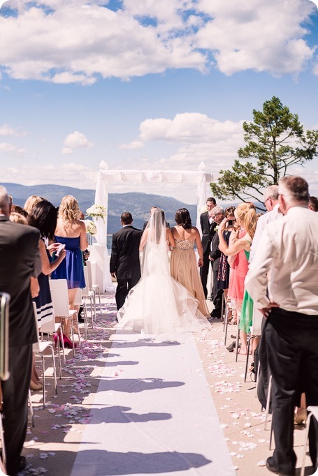 Sparkling-Hill-wedding_Okanagan_49_by-Kevin-Trowbridge