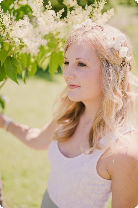 Vintage-Farmers-Market-engagement-session_Caravan-Theatre-Armstrong_02_by-Kevin-Trowbridge