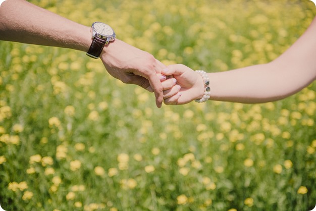 Vintage-Farmers-Market-engagement-session_Caravan-Theatre-Armstrong_08_by-Kevin-Trowbridge