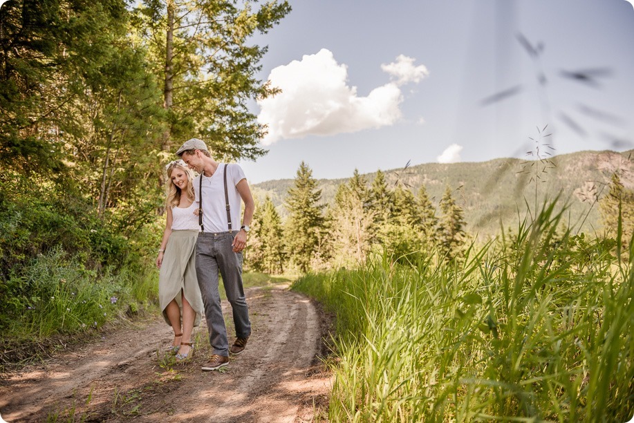 Vintage-Farmers-Market-engagement-session_Caravan-Theatre-Armstrong_120_by-Kevin-Trowbridge