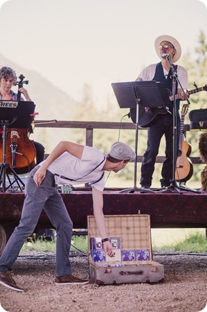 Vintage-Farmers-Market-engagement-session_Caravan-Theatre-Armstrong_59_by-Kevin-Trowbridge