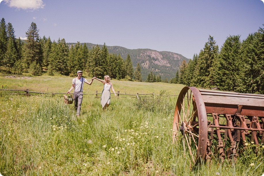 Vintage-Farmers-Market-engagement-session_Caravan-Theatre-Armstrong_96_by-Kevin-Trowbridge