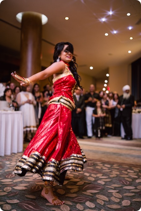 Henna-party_Indian-wedding-Maiyan_Sparkling-Hill-dancing_79_by-Kevin-Trowbridge