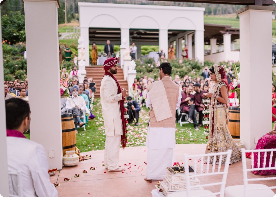 Hindu-wedding-ceremony_Kelowna_Cedar-Creek_Sparkling-Hill_100_by-Kevin-Trowbridge