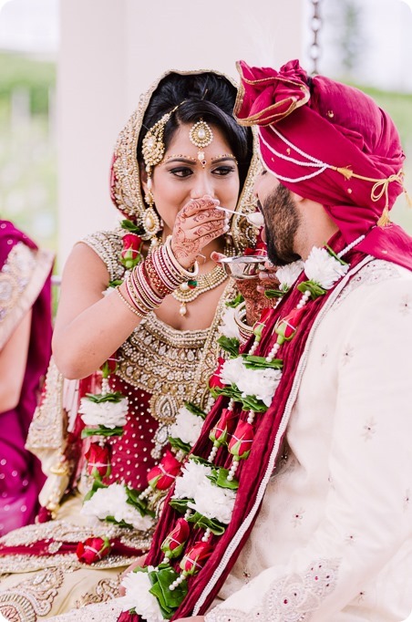 Hindu-wedding-ceremony_Kelowna_Cedar-Creek_Sparkling-Hill_109_by-Kevin-Trowbridge