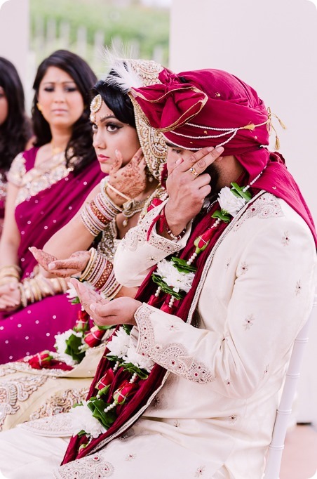 Hindu-wedding-ceremony_Kelowna_Cedar-Creek_Sparkling-Hill_119_by-Kevin-Trowbridge