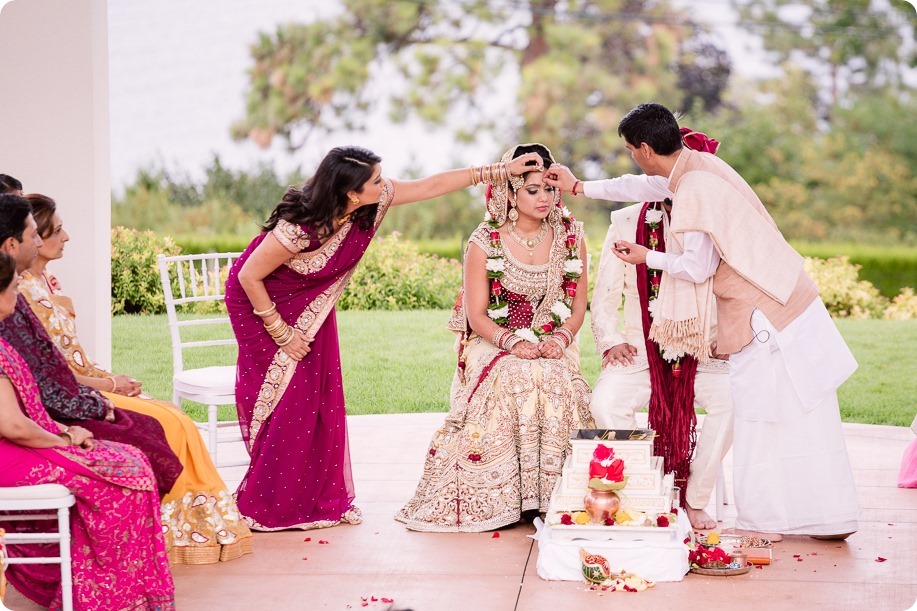 Hindu-wedding-ceremony_Kelowna_Cedar-Creek_Sparkling-Hill_121_by-Kevin-Trowbridge