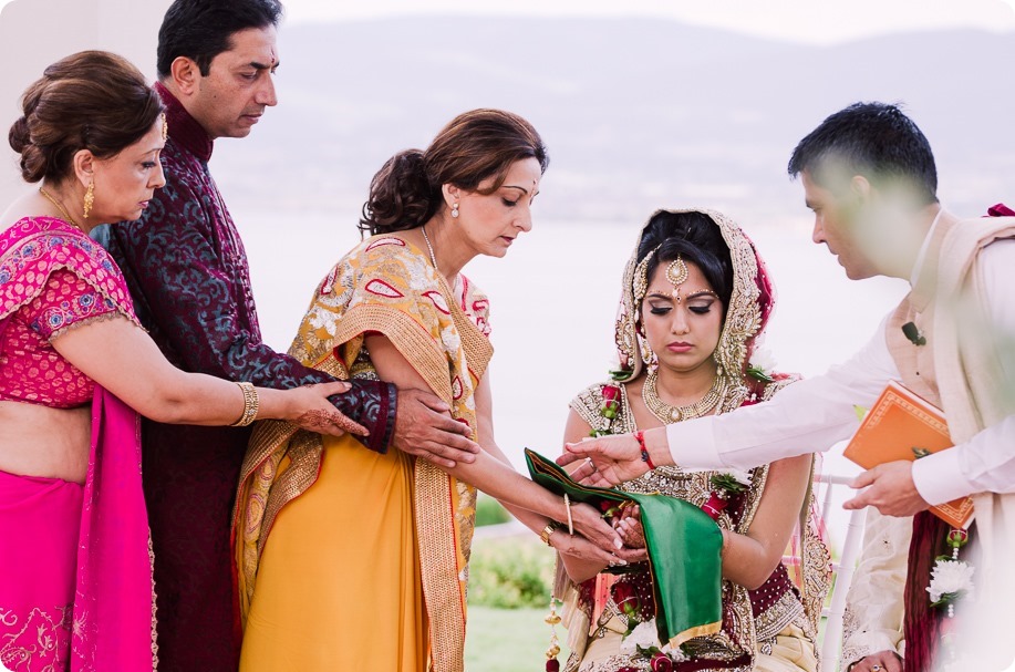 Hindu-wedding-ceremony_Kelowna_Cedar-Creek_Sparkling-Hill_127_by-Kevin-Trowbridge