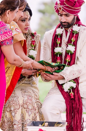 Hindu-wedding-ceremony_Kelowna_Cedar-Creek_Sparkling-Hill_129_by-Kevin-Trowbridge