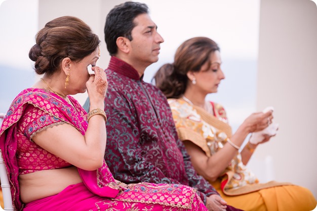 Hindu-wedding-ceremony_Kelowna_Cedar-Creek_Sparkling-Hill_135_by-Kevin-Trowbridge