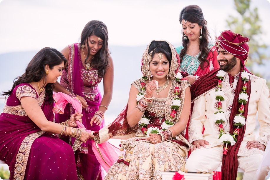 Hindu-wedding-ceremony_Kelowna_Cedar-Creek_Sparkling-Hill_136_by-Kevin-Trowbridge