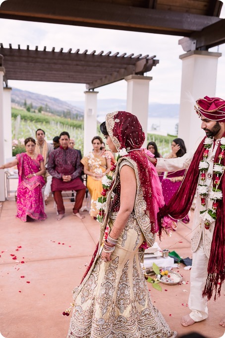 Hindu-wedding-ceremony_Kelowna_Cedar-Creek_Sparkling-Hill_143_by-Kevin-Trowbridge